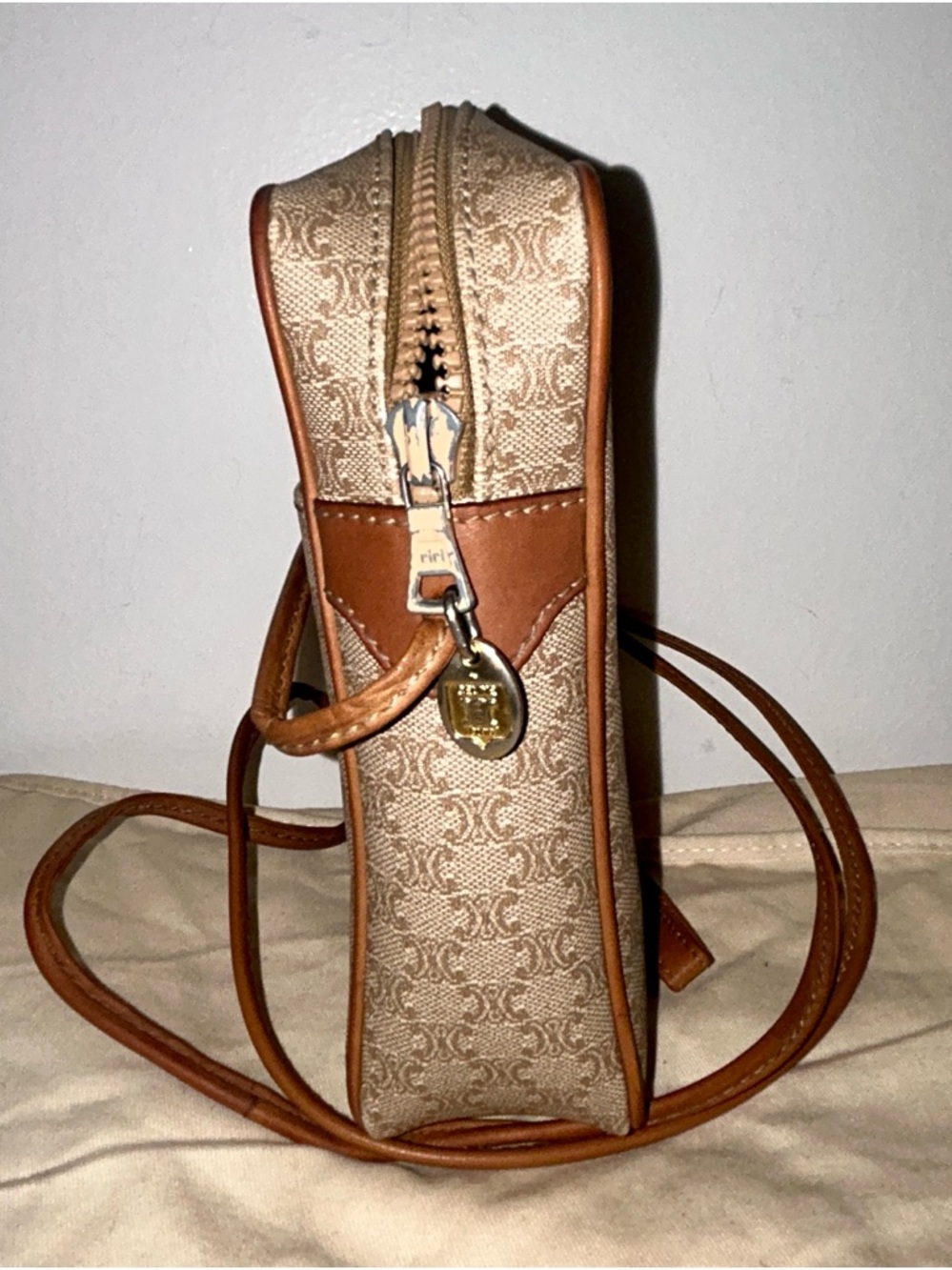 Vintage and Rare Celine Macadam canvas crossbody bag. - Picture 4 of 9
